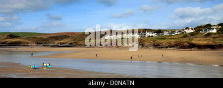 Strand Küste, Hayle Bay, Polzeath Dorf, Padstow Bay, Grafschaft Cornwall, England, UK Stockfoto