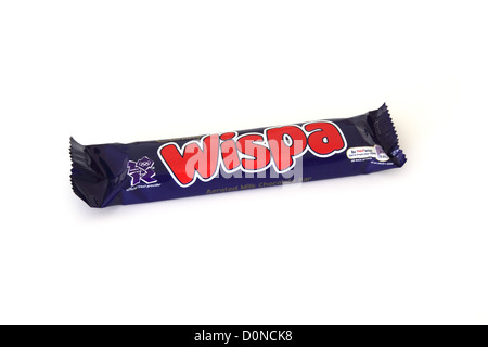 Die Cadbury Wispa Bar auf weißem Hintergrund Stockfoto