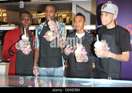 US-amerikanische Hip-Hop-Gruppe, Cali Swag District bei Millionen von Milchshakes in Westfield Mall, ihre "Swagger dumme Shake' starten Stockfoto