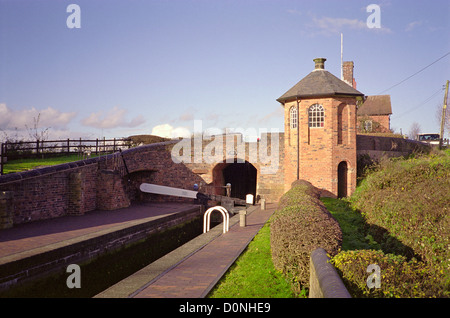 Bratch Schlösser & Mauthaus, Staffordshire & Worcestershire Canal, Wombourne, Staffordshire, England, Vereinigtes Königreich Stockfoto