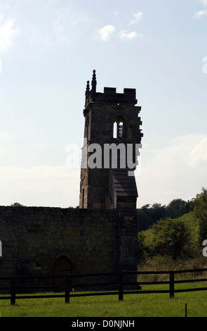 Ruinen der Kirche von St. Martin Wharram Percy Yorkshire Wolds Yorkshire England Stockfoto