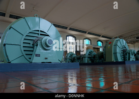 Die massive General Electric turbine Pumpen im Pumpenraum des r c Harris Wasseraufbereitungsanlage in Toronto, Kanada Stockfoto