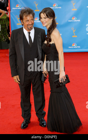 Al Pacino und Lucila Sola, 62. Primetime Emmy Awards (The Emmys) im Nokia Theatre - Ankünfte Los Angeles, Kalifornien statt Stockfoto