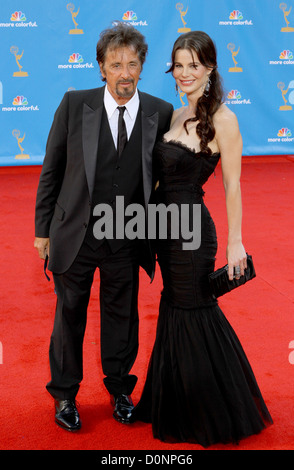 Al Pacino und Lucila Sola, 62. Primetime Emmy Awards (The Emmys) im Nokia Theatre - Ankünfte Los Angeles, Kalifornien statt Stockfoto