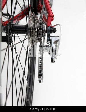 Rennrad Fahrrad Fahrrad Schaltwerk Zahnräder Ritzel Kette Übertragung Rückansicht von Radspeichen hub Stockfoto