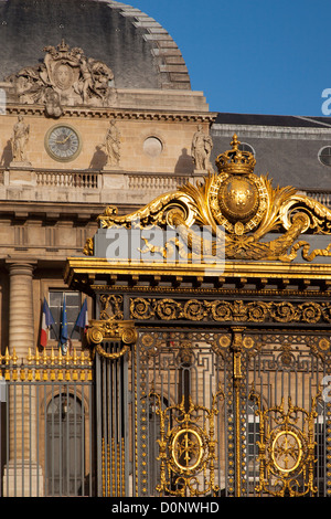 Früh morgens am Eingangstor zum Palais de Justice, Paris Frankreich Stockfoto