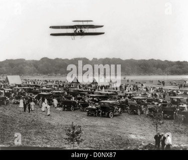 Orville Wright fliegt über Fort Myer Stockfoto