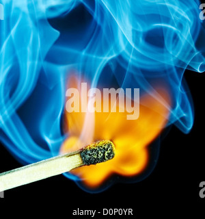 Spiel der Flammen und Rauch Stockfoto