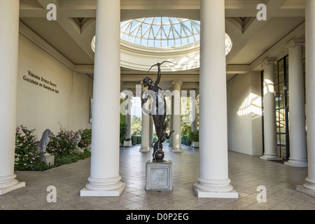 Diana-Skulptur an der Virginia Steele Scott Gallery of American Art in der Huntington Library. Stockfoto