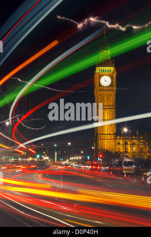 Nachtverkehr in London, Großbritannien Stockfoto