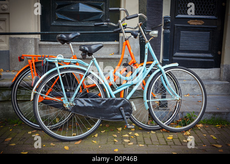 Retro-Stil Fahrräder in Amsterdam, Niederlande Stockfoto