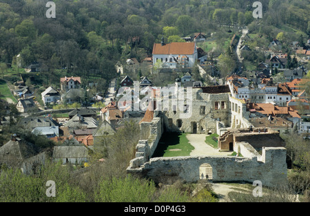 Luftaufnahme von Kazimierz Dolny mit Burgruinen, Polen Stockfoto