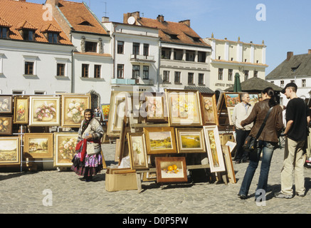 Künstler, die Anzeige von Bildern auf dem Hauptplatz, Kazimierz Dolny, Polen Stockfoto