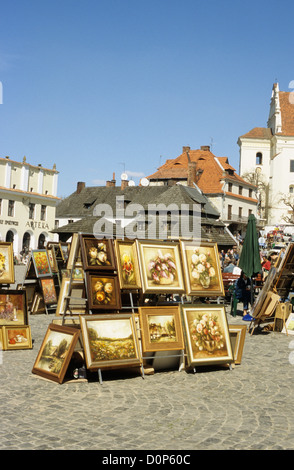 Künstler, die Anzeige von Bildern auf dem Hauptplatz, Kazimierz Dolny, Polen Stockfoto