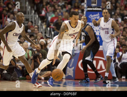 29. November 2012 - Los Angeles, Kalifornien, USA - Los Angeles Clippers Matt Barnes steuert den Ball in der zweiten Hälfte des Spiels gegen die Minnesota Timberwolves im Staples Center in Los Angeles, Kalifornien am Mittwoch 28, November 2012.Los Angeles Clippers gewann das Spiel 101 bis 95 (Credit-Bild: © Armando Arorizo/Prensa Internacional/ZUMAPRESS.com) Stockfoto