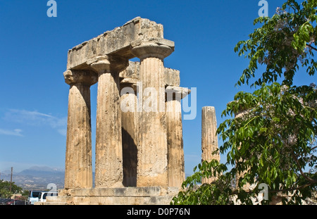 Antike Korinth, Tempel des Apollo, Peloponnes, Griechenland Stockfoto