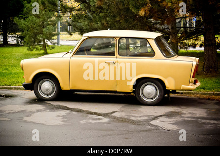 Alte gelbe Trabant Stockfoto