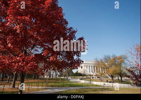 Das Lincoln Memorial vom West Potomac Park im Herbst, Washington DC, USA Stockfoto