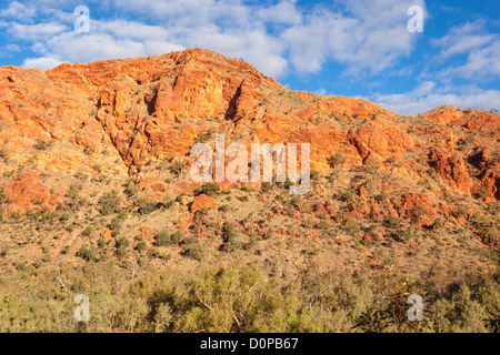 Schroffe Felsen in Trephina Gorge in East MacDonnell Ranges in der Nähe von Alice Springs Stockfoto