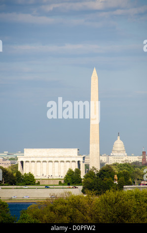 WASHINGTON DC, USA - das Lincoln Memorial, Washington Monument, und US Capitol Dome als Schuß aus über dem Potomac River nach Osten von Rosslyn, Virginia, neben den nationalen Friedhof von Arlington. Stockfoto