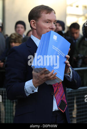 CHRIS BRYANT hält LEVENSON Bericht LEVESON INQUIRY: Kultur, Praxis und Ethik in der britischen Presse LONDON ENGLAND 29 November 20 Stockfoto