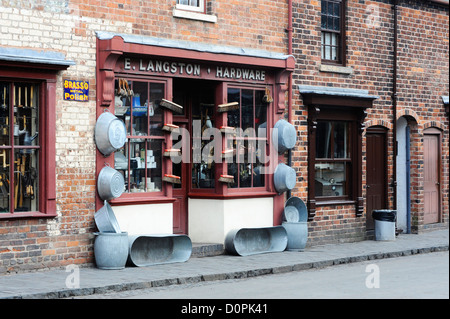 Eine alte Ironmongers im Black Country Living Museum. Stockfoto