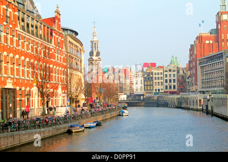 Malerische Stadt von Amsterdam mit dem Munt Tower in den Niederlanden Stockfoto