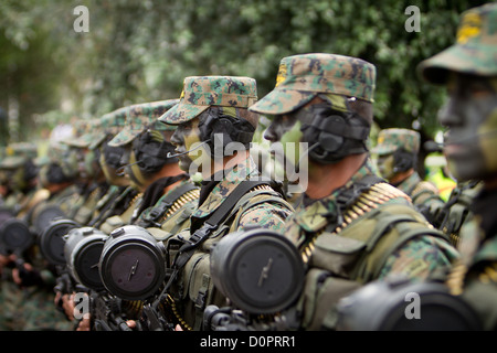 Quito, ECUADOR - 24.Mai: nationale Millitary parade Stockfoto