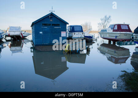 Bredon Marina am Fluss Avon, Gloucestershire im November 2012 Überschwemmungen. Vereinigtes Königreich. Stockfoto