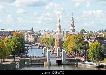 Amsterdam mit dem Montelbaanstower in den Niederlanden Stockfoto