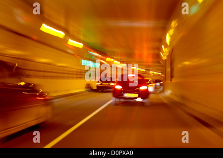 Fahrt durch das Maastunnel in der Nähe von Rotterdam in den Niederlanden Stockfoto