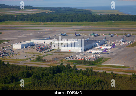 Luftaufnahme von FedEx-Terminal am Flughafen Ted Stevens Anchorage, Alaska. Stockfoto