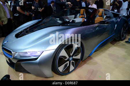 Nov 28,2012. Los Angeles CA. Der BMW i8 Concept Neuwagen auf dem Display während der Los Angeles Auto Show 2012 im LA Convention Center, das während der 30. November bis 9. Dezember öffnet. Foto von gen Blevins/LA Daily News/ZUMAPRESS (Kredit-Bild: © gen Blevins/ZUMAPRESS.com) Stockfoto