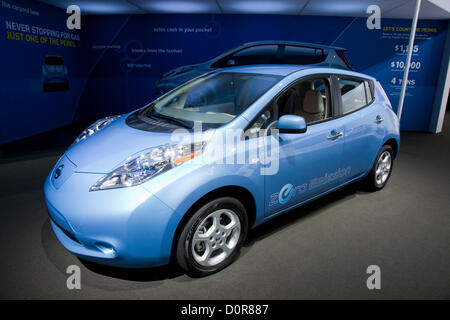 Nissan LEAF. Neue 2013 Elektro- und Hybridfahrzeuge grüne Autos auf der Los Angeles Auto erscheinen am 29. November 2012 zeigen. Los Angeles Convention Center, Kalifornien, USA Stockfoto