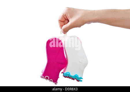 Baby Socken in Frauenhand abzuschließen. Stockfoto