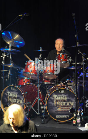 Bournemouth, UK. 29. November 2012. Brian Downey, Schlagzeuger mit Thin Lizzy. Stockfoto