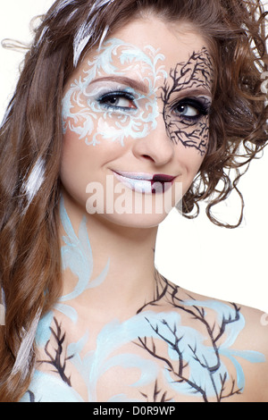 Modell mit skew bodyart Stockfoto