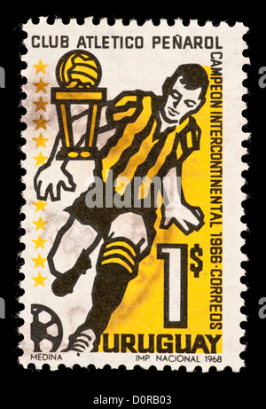 Briefmarke aus Uruguay, die Darstellung eines Fußballspielers. Stockfoto