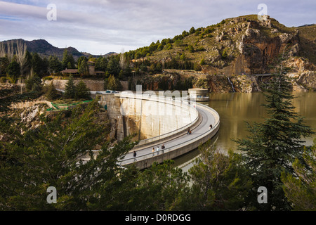 Quentar Reservoir Staudamm Wasserkraftwerk. Granada, Spanien Stockfoto