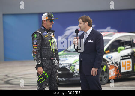 28. November 2012 - Los Angeles, Kalifornien, USA - KEN BLOCK, JIM FARLEY sprechen auf der LA Auto Show (Credit-Bild: © Karl Polverino/ZUMAPRESS.com) Stockfoto