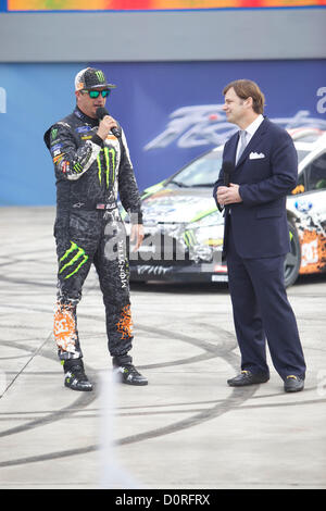 28. November 2012 - Los Angeles, Kalifornien, USA - KEN BLOCK, JIM FARLEY sprechen auf der LA Auto Show (Credit-Bild: © Karl Polverino/ZUMAPRESS.com) Stockfoto