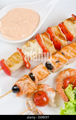 Gegrillter Lachs und Garnelen Stockfoto