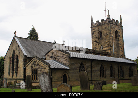 Eyam Dorfkirche und Friedhof Stockfoto