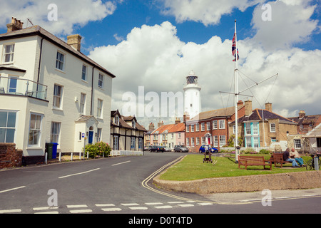 Cannon, Mast und Leuchtturm von Gun Hill in Southwold, Suffolk, UK. Stockfoto