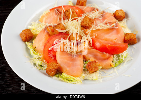 Geräucherter Lachs Filet-Salat Stockfoto