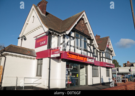 Ein Sainsbury Supermarkt, einer umgebauten Gastwirtschaft in Hounslow Middx, UK Stockfoto