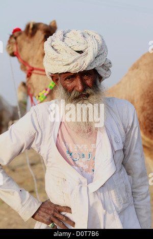 Älterer Mann auf der Pushkar Messe Stockfoto