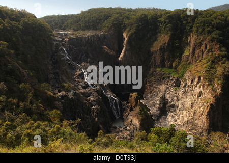 Der Barron Falls Wasserfall, ausgetrocknet, vertrocknet, Rivlet, wenig Wasser, Vergleich, Kuranda, anzeigen, Ausschau, Atherton Tablelands Stockfoto