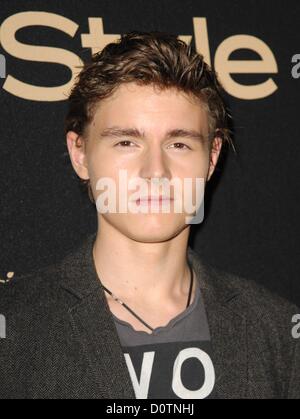 Los Angeles, USA. 29. November 2012. Callan McAuliffe im Ankunftsbereich für The Hollywood Foreign Press Association und InStyle Miss Golden Globe 2013 Party, West Hollywood, Los Angeles, CA 29. November 2012. Foto von: Elizabeth Goodenough/Everett Collection Stockfoto