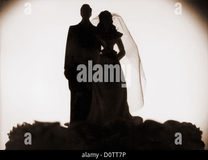 Braut & Bräutigam Dekoration Hochzeitstorte Silhouette, © Mak Stockfoto